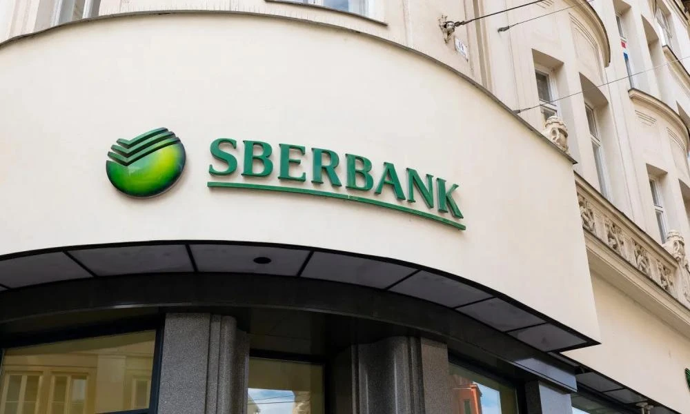 Sberbank: Η μεγαλύτερη τράπεζα της Ρωσίας ανοίγει γραφεία στα κατεχόμενα στην Ουκρανία